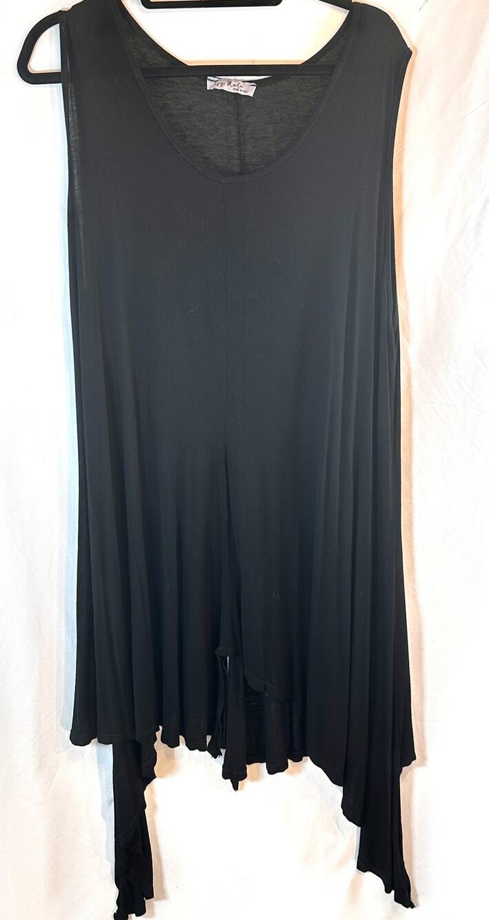 Gigi Moda Italy Black Sleeveless Tunic Top Uneven Hem L
